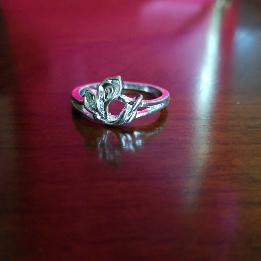 Sterling silver ring similar to a flower